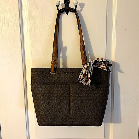 LIKE NEW Michael Kors Brown Signature Tote Bag with Twilly - Picture 1 of 12